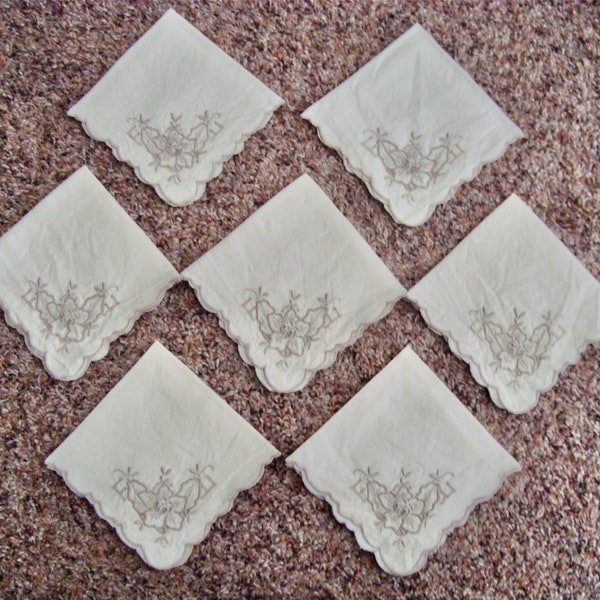 Lot of 7 Vintage Ivory w Ecru Embroidery & Cut Out Scalloped Napkins 12" x 12"