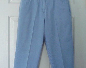 Vintage Women's PETITE SOPHISTICATE All Cotton Twill, Lt Blue Capris Size 6P - Waist 27" Inseam 19" - Like New Condition