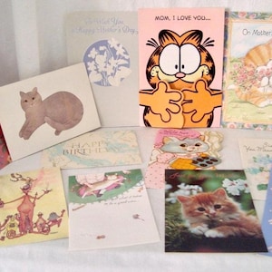 Lotto vintage di 12 biglietti d'auguri usati, molti dei quali raffigurano gatti, tra cui Garfield. Ottimi per scrapbooking, decoupage e progetti di artigianato.