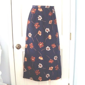 Vintage Women&#39;s TRACY EVANS Navy Floral Maxi Skirt Size 11 - Waist 29&quot;, Length 37&quot;
