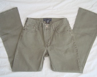 Jeans vintage da donna ABERCROMBIE & FITCH color oliva chiaro, taglia 2 - Vita 28"; Cucitura interna 30 1/2" - Condizioni pari al NUOVO