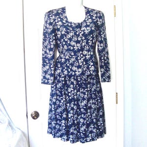 Vintage 1980&#39;s Women&#39;s LESLIE FAY 2 pc Navy Blue Floral Dress w Pleated Skirt Size 6 - NEW Old Stock