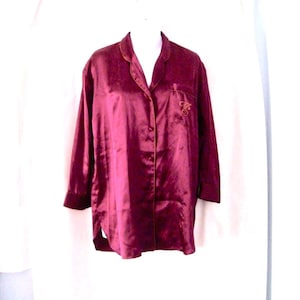 Like New Vintage 1980&#39;s Women&#39;s VICTORIA&#39;S SECRET Gold Label Wine Color Satiny Sleep Shirt PJ Top Sz M