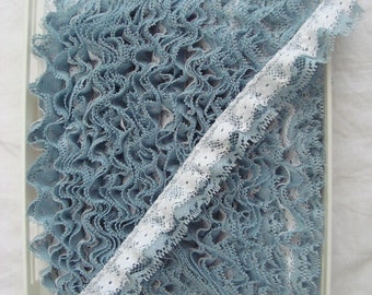 23 Yard Bolt Vintage dubbel blauw en wit, verzameld, Ruffle Lace Trim 1 1/8" breed