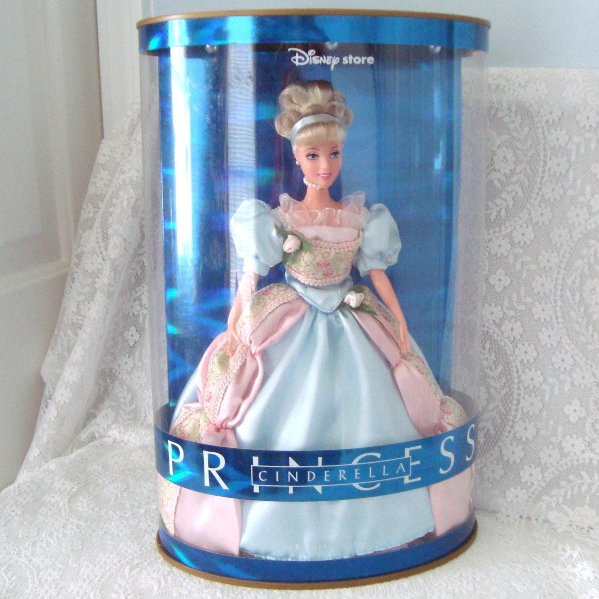 ディズニーストア ロイヤルプリンセスシリーズ バービー シンデレラ
