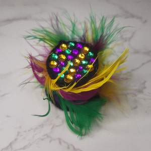 Glamour Fascinator Tiny Top Hat Mardi Gras Fat Tuesday Groen Paars Geel Veer Strass