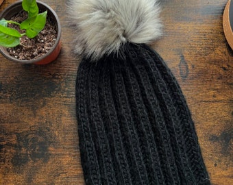 Simple Ribbed Knit Beanie | Knitting Pattern