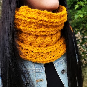 Cable Go Round | Crochet Scarf Pattern