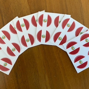Pegatinas redondas de la bandera de Perú, juego de 24–1/2 pulgadas de diámetro: utilícelas para manualidades, álbumes de recortes, proyectos escolares, etc.