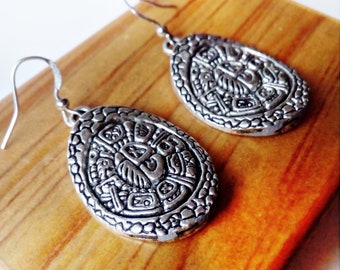 Oval Silver Mayan Earrings, Mayan Aztec Jewelry, geometric earrings, Mayan Mexican style Earrings in silver, eye-catching silver earrings