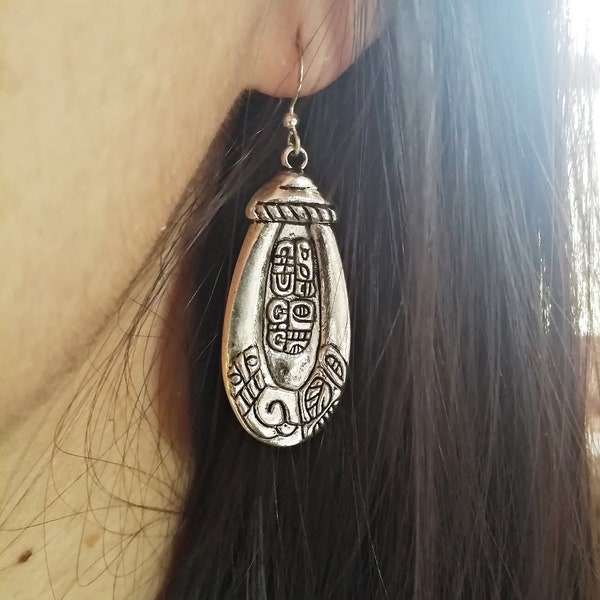 Vintage mexican jewelry, aztec earrings, Boho Taxco style earrings, Antique Jewelry, Mayan Pendant, Honduras fashion, mayan teardrop earring