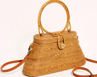 Boho Chic Circular Top Handle Bag - Vintage-Style Woven Ata Straw Crossbody with Sweetheart Enclosure and Adjustable Leather Strap