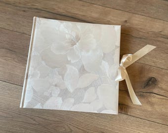Elegant photo album with a floral pattern and a subtle pearlescent effect
