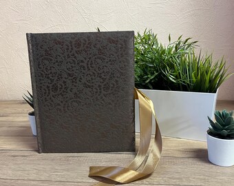 Gold & Black classic photo album with gold satin ribbon - for 200 photos (4x6)