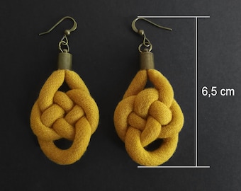 Boucles d'oreilles Noodle en coton jaune moutarde - crochets métal bronze ou doré, sans nickel - Nœud marin