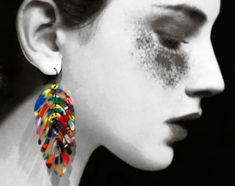 Boucles d'oreilles plumes multicolores en résine et acier inoxydable - Modèles uniques - Originales et tendance