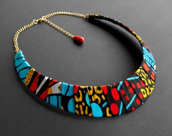 Collier plastron 3cm de large en wax (tissu 110 bleu, rouge, moutarde, noir), longueur ajustable - Modèle unique, original et tendance !