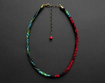 Collier fin ajustable en wax turquoise/kaki/rouge/noir (tissu 153) - 6mm de diamètre - Modèle unique, bijou tendance, cadeau original