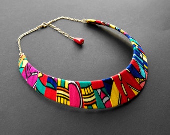 Collier plastron 3cm de large en wax (tissu 155 multicolore), longueur ajustable - Modèle unique, original et tendance !