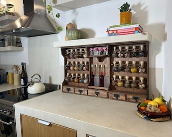 Gabinete de especias estilo vintage (color madera) con 30 burbujas + botellas de aceite - Spice Bubbles.