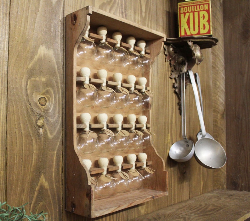 Wooden spice rack Vintage style kitchen storage with 20 glass spice bubbles and wall mount Bulles d'épices image 9