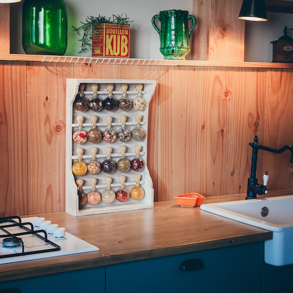 Étagère à épices en bois de style vintage avec patine blanche et 20 bulles en verre - Bulles d'épices