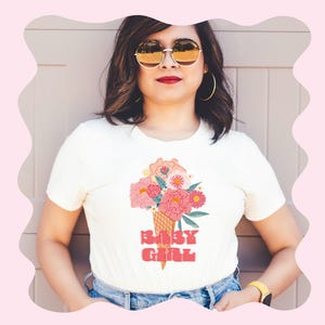 Digitaal T-shirtontwerp voor babymeisje. Girly esthetische bloemen ijs clipart, quote mode meisje, schattig flirt meisje vrouwelijke zachte bloemen, png