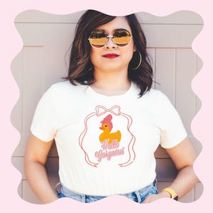 Bonjour magnifique citation PNG, Clipart canard jaune mignon, Sublimation fille coquette, téléchargement numérique, art mural imprimable. Clipart dessiné à la main