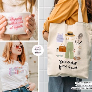 K&ouml;nnte beinhalten: Eine cremefarbene Tragetasche mit einer Modeillustration und dem Text "Born to shop, forced to work." Das Bild zeigt auch einen wei&szlig;en Becher mit dem Text "Shopping with a side of sparkle." Eine Frau tr&auml;gt ein wei&szlig;es T-Shirt mit Text.