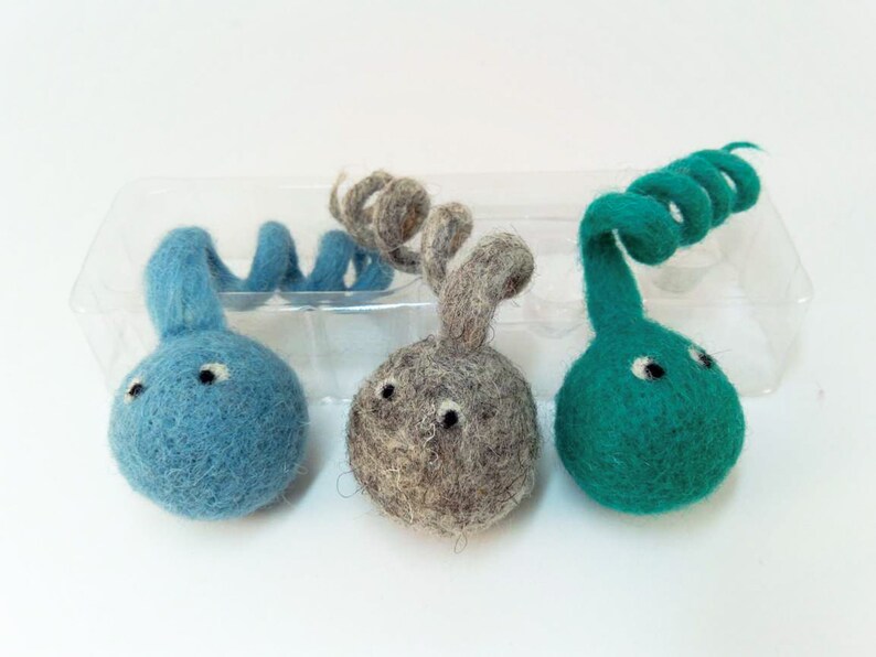 natural-wool-cat-toys-felted-balls-with-spiral-cat-gift-pet-toys-gift