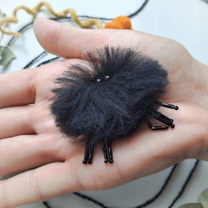 Wool spider brooch, Needle felted spider, Creepy brooch, Halloween spider decor, Whimsical brooch, Insect brooch, Creepy jewelry