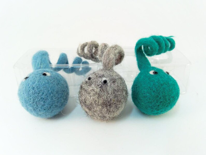 natural-wool-cat-toys-felted-balls-with-spiral-cat-gift-pet-toys-gift