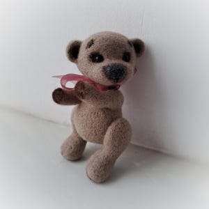 Artist teddy bear, OOAK miniature bear, Handmade teddy bear, Vintage style teddy bear, Collectible figurine, Needle felted teddy bear