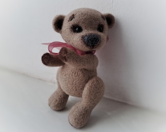 Artist teddy bear, OOAK miniature bear, Handmade teddy bear, Vintage style teddy bear, Collectible figurine, Needle felted teddy bear