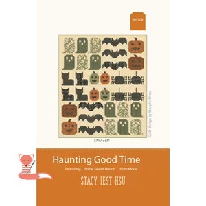 Peut inclure: Un patron de quilt sur le thème d'Halloween avec des blocs répétés de fantômes, de chauves-souris, de citrouilles et de chats noirs. Le quilt mesure 146 x 170 cm. Le design s'intitule "Haunting Good Time" et comprend le nom de la créatrice, Stacy Iest Hsu.