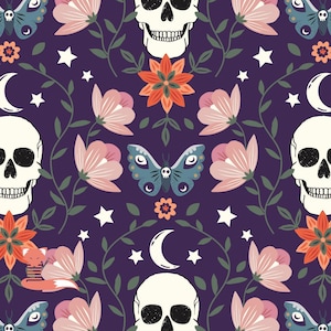 Può includere: Uno schema senza cuciture con un motivo ripetitivo di teschi bianchi, fiori rosa, farfalle blu e fiori arancioni su uno sfondo viola scuro.