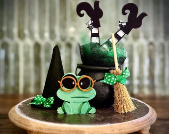Witch legs cauldron with Tod / frog broom and hat Halloween decor, tiered tray, vignette X47