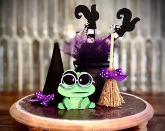 Witch legs cauldron with Tod / frog broom and hat Halloween decor, tiered tray, vignette purple