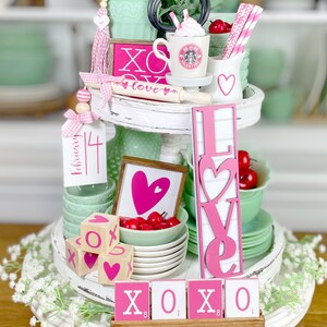 Rosa & weißes Tablett Set zum Valentinstag! Mix and Match Einzelteile, Minischilder, Girlanden, Liebeswürfel, etc. V12