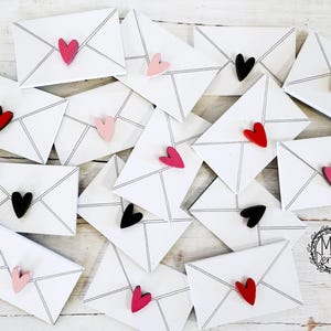 Cartas de amor, sobres para San Valentín. Mini sobres con corazones rosas, rojos o negros. JUEGO DE 4. Elige el color de tu corazón.