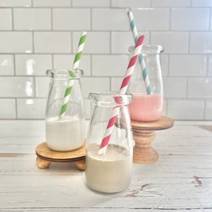 Mleko, Mleko Truskawkowe, Mleko Czekoladowe, Sztuczny napój z butelki na mleko, Taca piętrowa, Kuchnia, Kredens, Dekoracja na przyjęcie urodzinowe