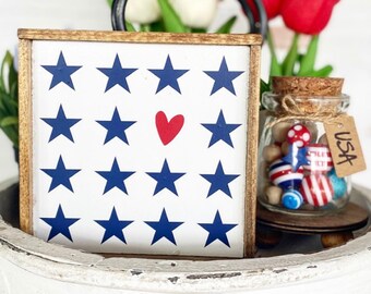 Stjärntecken med rött hjärta. 4 juli, självständighetsdagen, Memorial Day, bondgårdsbricka i flera etager, bur, kaffebar, patriotisk display 5,25”