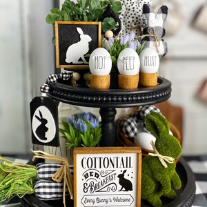 Black & white Peter cottontail Easter / spring tiered tray set, 3D signs, garlands, rolling pin, wooden eggs etc. E44 imagem 6