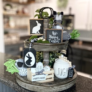 Black & white Peter cottontail Easter / spring tiered tray set, 3D signs, garlands, rolling pin, wooden eggs etc. E44 imagem 8