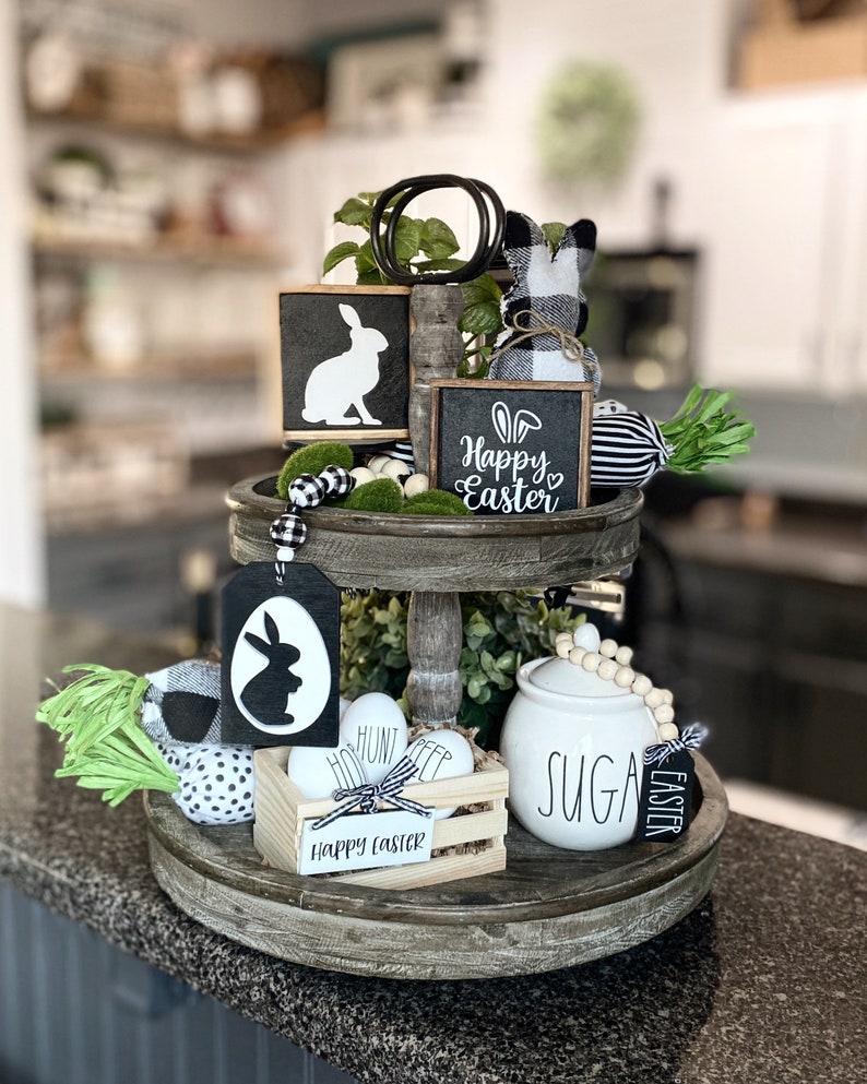 Black & white Peter cottontail Easter / spring tiered tray set, 3D signs, garlands, rolling pin, wooden eggs etc. E44 imagem 8