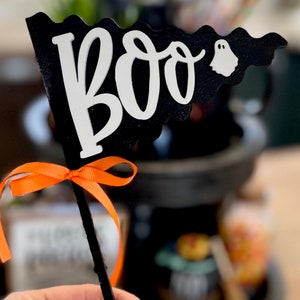 Halloween party decor, tiered tray Fall kitchen / dining room decor set H25 BOO pennant flag