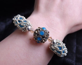 Bracciale in tessitura a mano con perla filigranata Swarovski "Caribbean Blue Opal" e "Crystal golden shadow"