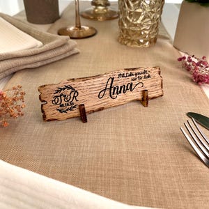 Personalisierte Holz-Platzkarte aus Eiche - look vintage, nom et monogramme gravés, Hochzeitsdeko, Gastgeschenk