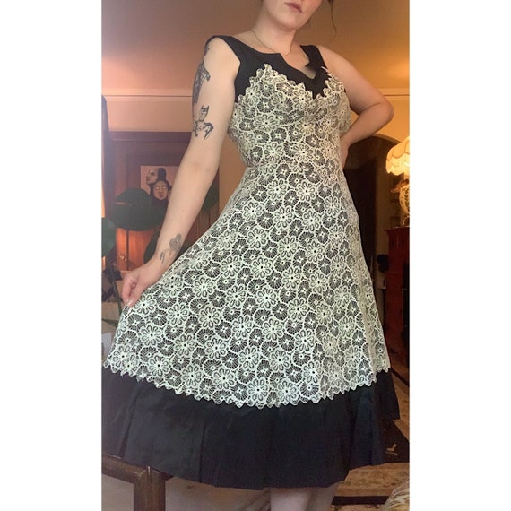 WOUNDED BIRD Vintage 1950's Spiderweb lace party … - image 1