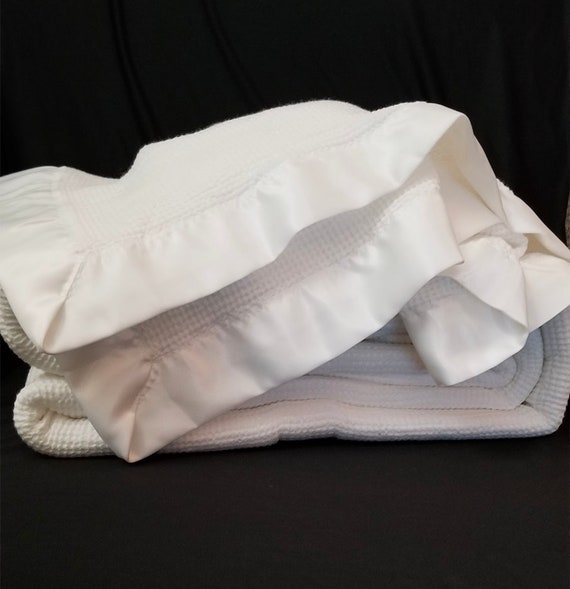 Cotton baby blanket with satin trim online